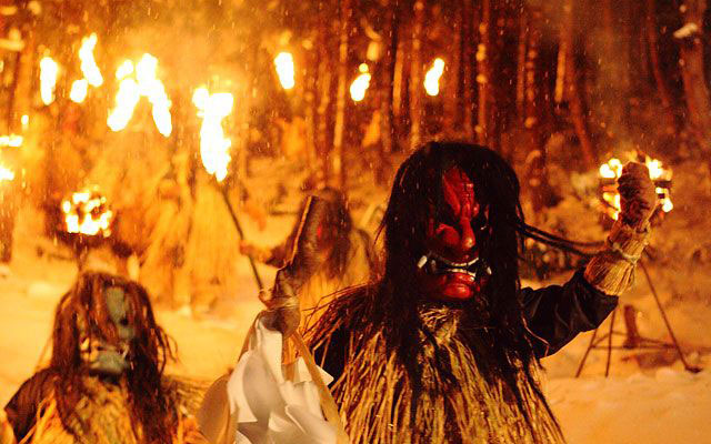Namahage Descending from the mountain, Offering of Goma-mochi to the Namahage
