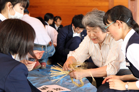 ワラ細工(リース作り)体験