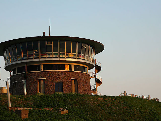 寒風山回転展望台